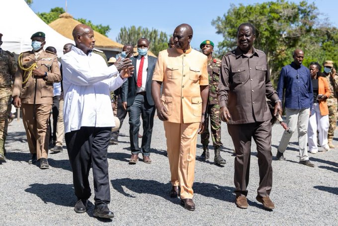 wins254's tweet photo. Left: A Dictator. Center: A Liar. Right: A Conman. https://t.co/xBM4DF1h8z