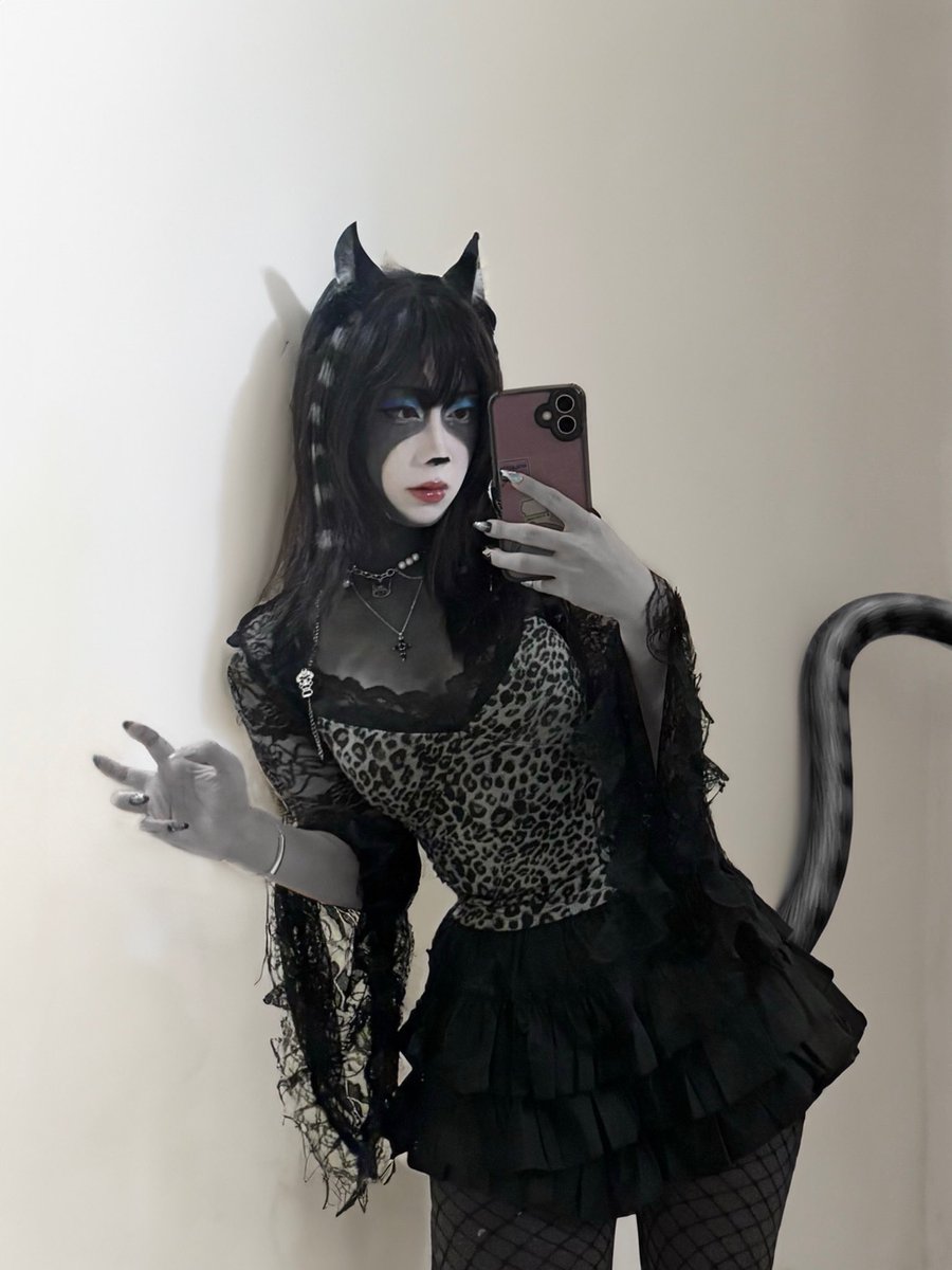k0ella's tweet photo. Purrsephone from Monster High! 🐈��⬛🐾 

#cosplay #coser #cos #MonsterHigh #monstergirl https://t.co/W2cNu7BB1G