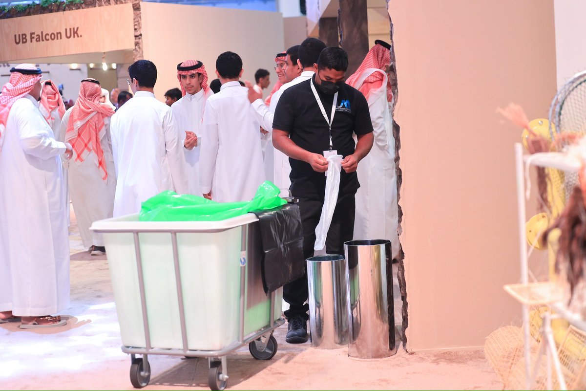 umcsaudi's tweet photo. 💪✨ سعيدون بكوننا من ضمن الشركاء المساهمين في إنجاح مهرجان الصقور بالرياض من 3 إلى 12 أكتوبر 2024! قدمنا خدمات التنظيف والمحافظة على البيئة بأعلى جودة لضمان تجربة مميزة للزوار، بالتعاون مع شركائنا في #صلة. 🦅🇸🇦 #UMC #إدارة_المرافق #دعم_الفعاليات #مهرجان_الصقور #SaudiFalcon24 https://t.co/dG5WrJsh8K