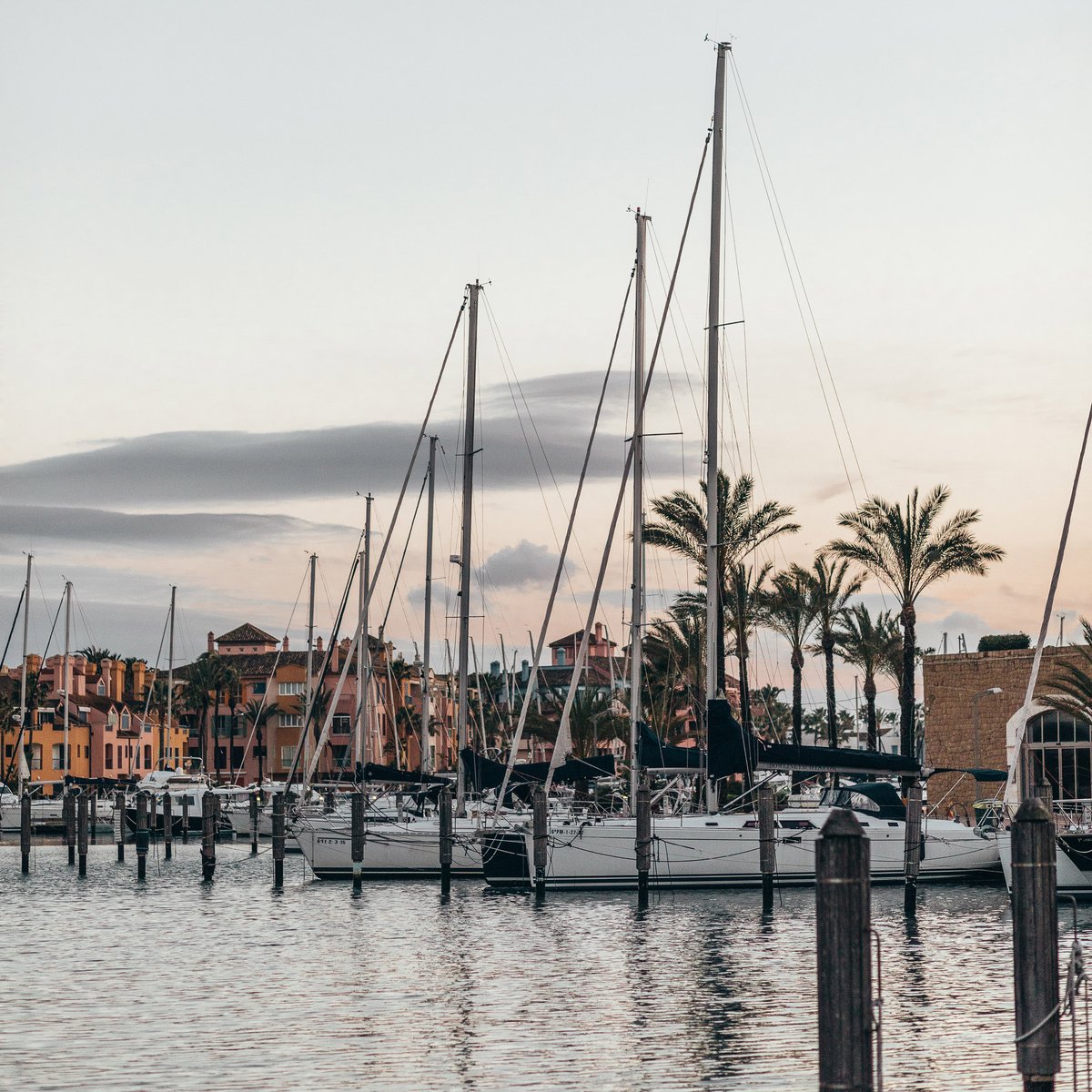 Sotogrande strikes the perfect balance between privacy and accessibility, located at the southern tip of the Costa del Sol. Gibraltar is just a 20-minute drive away, while the lively city of Marbella is less than 40 minutes, providing countless opportunities for discovery.