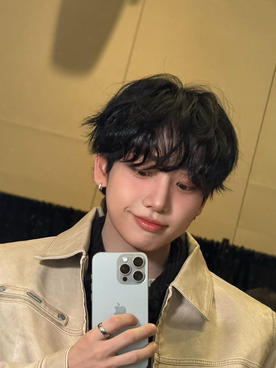 jaehyvnmyung's tweet photo. Beep beep, you’ve got a new message from Myungjae! This is his first time to go out from his comfortable cave and decided look for some new friends out there. So, without any further do, please accept this message and be my new friend. I offer nothing but a fun friend like me! https://t.co/IKZ4e3lvS8