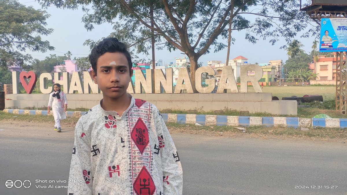 Debasis15915539's tweet photo. পশ্চিমবঙ্গ তথ্য সংস্কৃতি বিভাগের শিশু কিশোর উৎসবে কালিয়াগঞ্জ উত্তর দিনাজপুরের তবলা লহরায় সন্মান প্রাপ্ত দেবমান্য চৌধুরী । 
#Shishukishoreutsav #Chandannagar #তথ্যসংস্কৃতিদপ্তর
#Alotourismpropersm #Kaliyaganj
@KakalipaulKaka1 @SubhraPratimRo4
@AITCofficial @SujitAitc https://t.co/DOFMG7EeeU