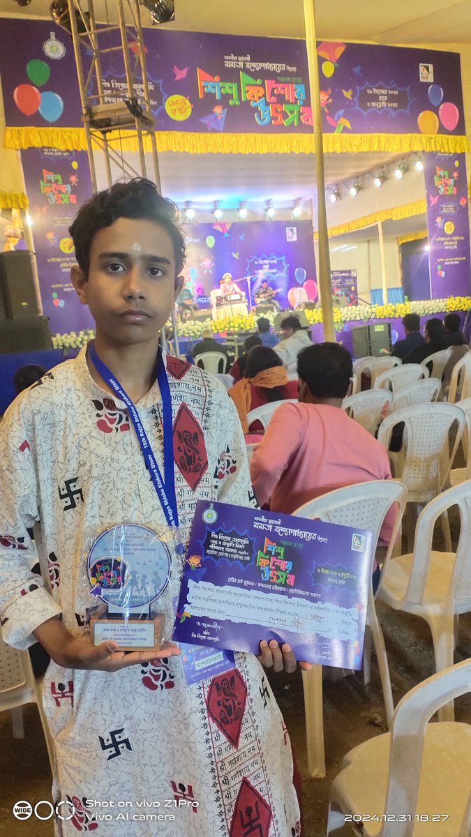 Debasis15915539's tweet photo. পশ্চিমবঙ্গ তথ্য সংস্কৃতি বিভাগের শিশু কিশোর উৎসবে কালিয়াগঞ্জ উত্তর দিনাজপুরের তবলা লহরায় সন্মান প্রাপ্ত দেবমান্য চৌধুরী । 
#Shishukishoreutsav #Chandannagar #তথ্যসংস্কৃতিদপ্তর
#Alotourismpropersm #Kaliyaganj
@KakalipaulKaka1 @SubhraPratimRo4
@AITCofficial @SujitAitc https://t.co/DOFMG7EeeU