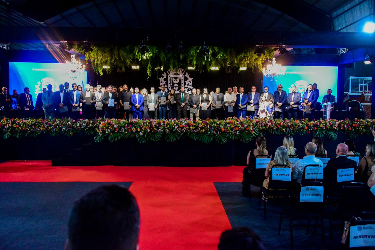 O primeiro dia de 2025, na última quarta-feira, começou com a cerimônia de posse do segundo mandato do prefeito, Marcelo Delaroli, do vice-prefeito, Elber Corrêa e dos vereadores eleitos para o quadriênio de 2025 a 2028, realizada no Vera Gol, no Outeiro das Pedras. ✍️📃
