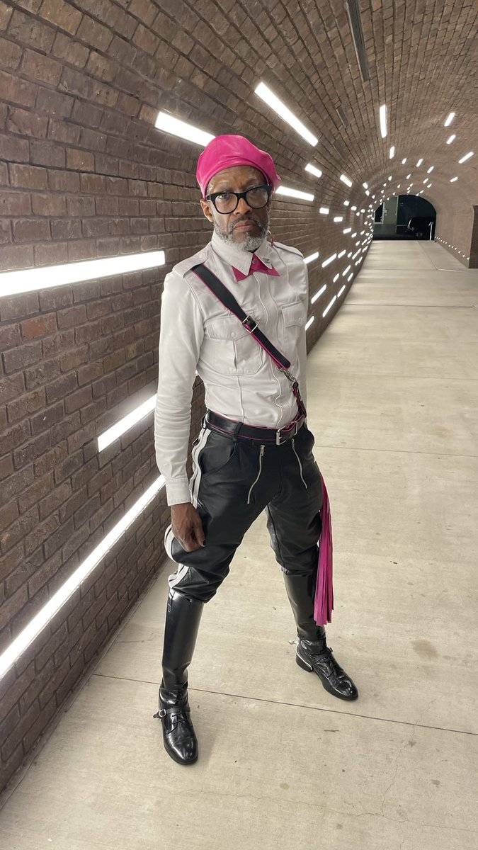 MrMDLeather2016's tweet photo. #TheMaster #KINGkinkster👑#LeatherManOfColor #ONYX
COVERED #Leathermaster  #CommunityserviceLeader #BLACKleatherHISTORY #LeatherLegacy #leatherfamily#HOH
#IHOR🖤🩷🤍#LeatherTitleholder #MML2016🖤❤️💛🤍#MApH2018🖤❤️
LbOC🖤❤️💚🤎
#LgOC🖤❤️🩷🤎 
#prideFLAG CREATOR!

💁🏾‍♂️#Legacy! https://t.co/NJrfNaSSYU