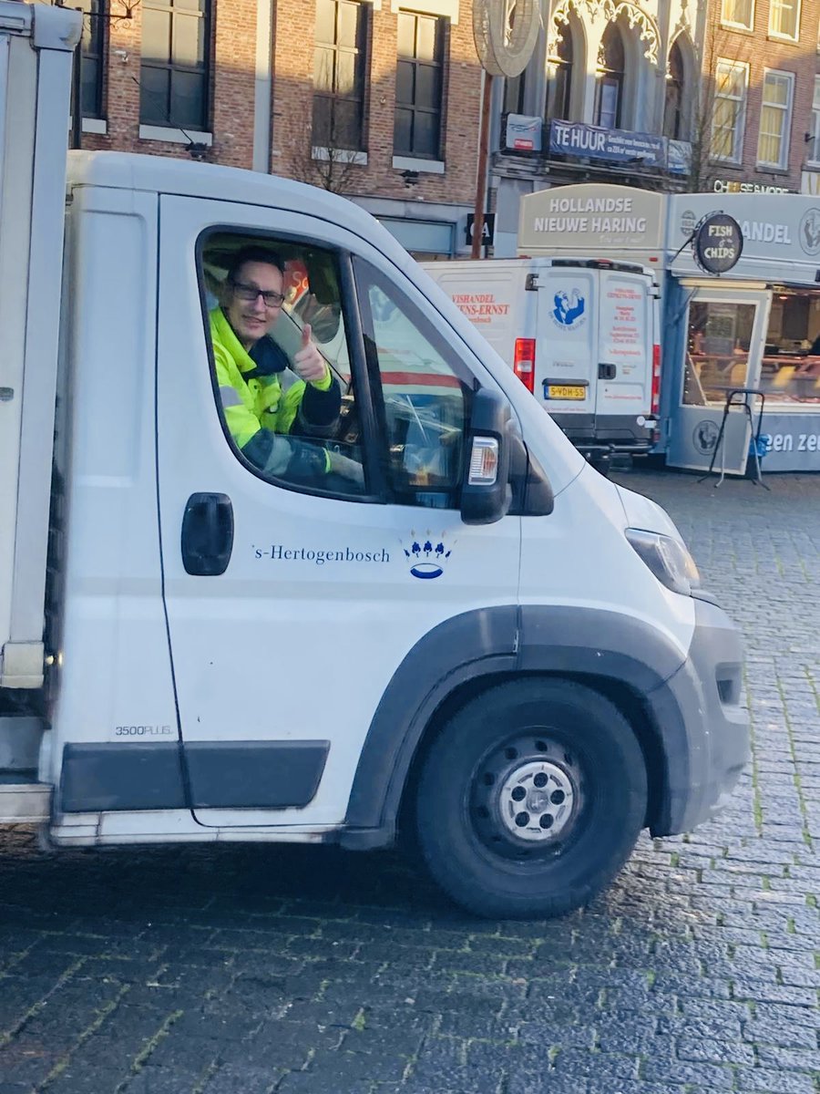 Opgeruimd begin van 2025! Na de feestdagen en het afgestoken vuurwerk, zijn onze collega's weer op pad om het buiten netjes en schoon te maken. ✨🌿

We wensen iedereen een fijn en gezond 2025!