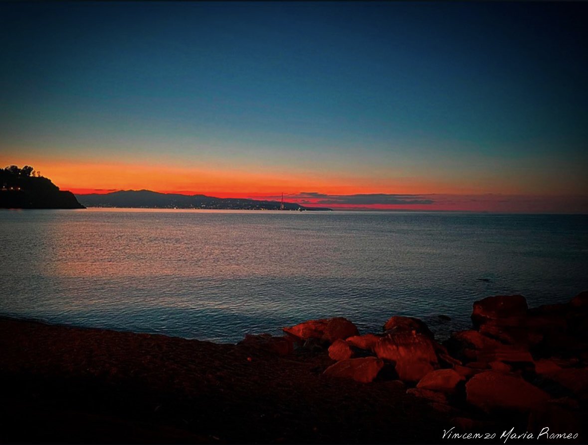 VincenzoMariaRo's tweet photo. #Portrait #IluoghiDeiPrimiIncanti #FirstSunset2025
.
.
.
#1ScorcioDiPoesia 
#1ViaggioNellInconscio
#VincenzoMariaRomeo https://t.co/73jebajzLZ