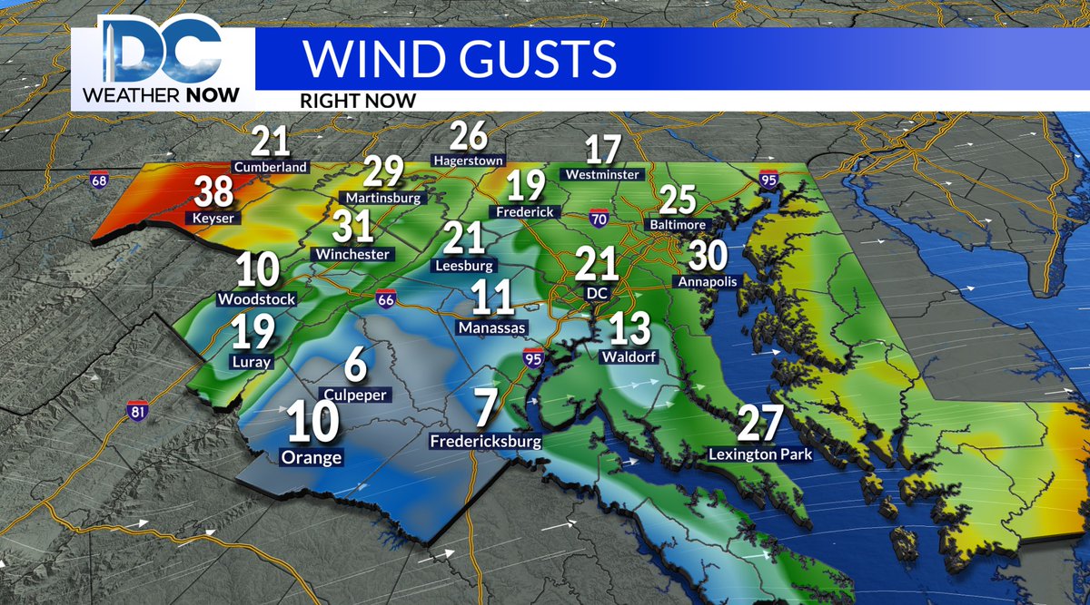 WeatherJackie's tweet image. 7AM Thursday: You'll want to layer up before you head out the door this AM. Although temps are starting in the 30s, it is still breezy making it feel like it's in the lower 20s to around 30° at this hour (thankfully the wind has weakened since yesterday). #brrr #bundleup #LayerUp