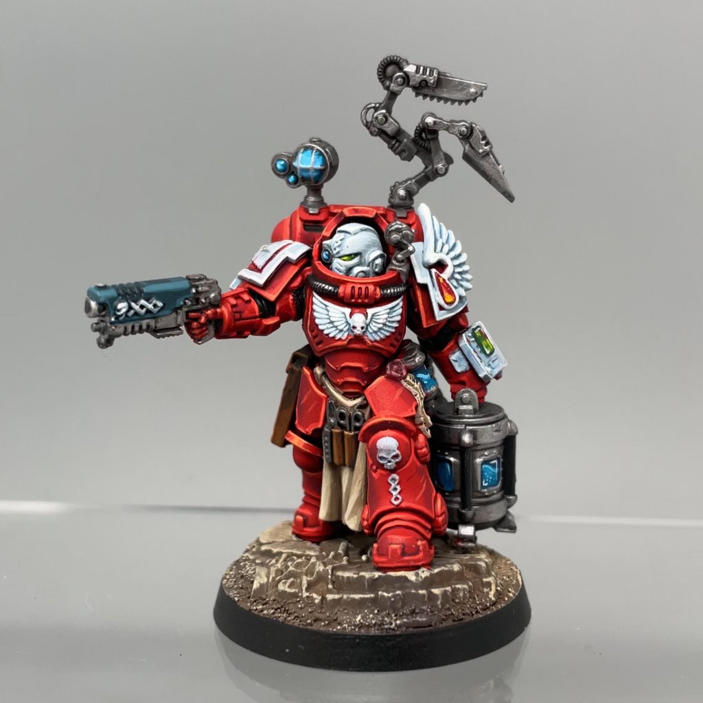 First mini of the year with this #BloodAngels Apothecary painted on stream last night ❤️ (Twitch.tv/ZamTVplus), more challenging than I thought it would! Wishing you a great new hobby year everyone! 🤗 
#PaintingWarhammer #WarhammerCommunity