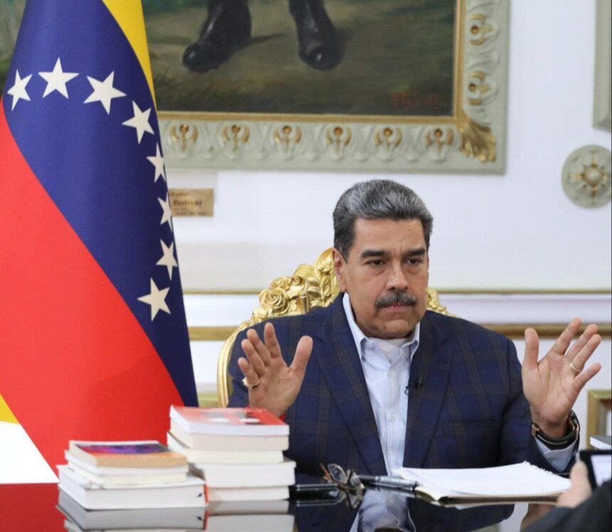 vivassantanaj_'s tweet photo. Nicolás Maduro destruyó 95% del salario real de los trabajadores. Se robaron las prestaciones y las cajas de ahorro, y hasta fondos de pensión, y ahora dice que va a "recuperar"  lo que él acabó ¡Basta de mentir! El pueblo votó por Edmundo González Urrutia y María Corina Machado https://t.co/SnOD7bHJtF