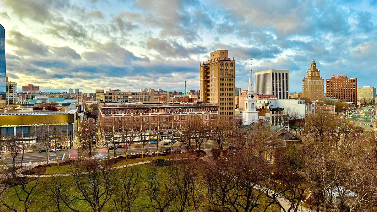 New year, same beautiful view 🌇 #BrickCity #RutgersNewark ❤️🤍

📸 Tanzeel Hussain