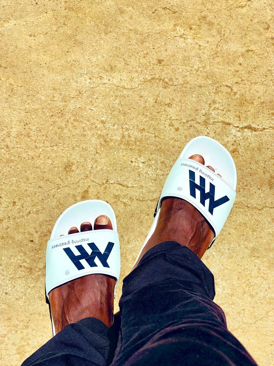 sam_dzivah's tweet image. Instead of buying these fake ass slides for $75 why not just buy originals from Nike for less than 75😂😂😂🤦🏾‍♂️

Mudiwa’’s old design slides $75   Vs              Nike originals $50