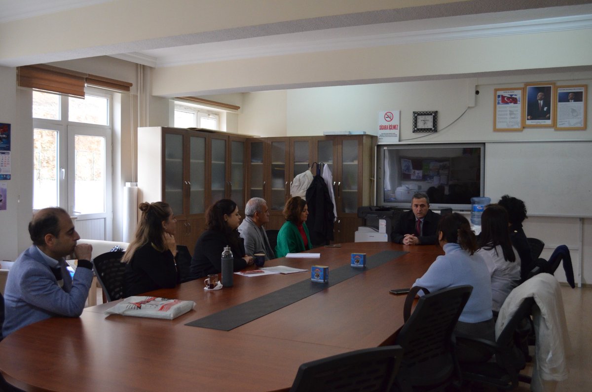 ayasilcemem's tweet photo. İlçe Milli Eğitim Müdürümüz Zafer ŞİMŞEK İlçemiz Şehit Rıdvan Süer Anadolu Lisesi'ni ziyaret etti. Öğrenci ve öğretmenlerimizle ile sohbet ederek yapılan çalışmalardan dolayı  teşekkür etti. @BelediyesiAyas @AyasKaymakaml @kocakysr @MemAnkara @tcmeb https://t.co/q6UIJtdjrb