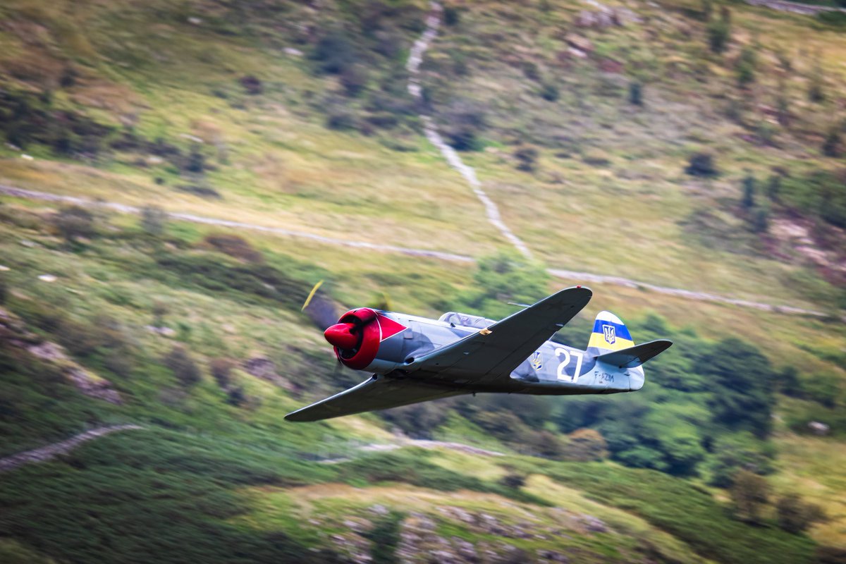 BobdavyDavy's tweet photo. Is anyone in the Mach loop today ? A Nanchang CJ6 and Vans RV7 are flying through in a couple of hours from now https://t.co/l8xphlYXbL