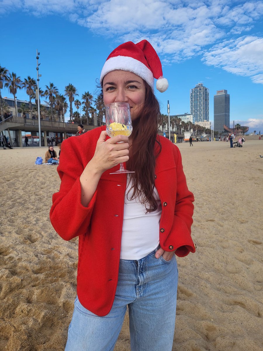 Hello world, we wish you a very happy 2025! Also, heads up that Level 1 in digital  wellbeing is starting January 13th. If one  of your new year's intentions is to understand what's happening with human brains and attention as a result of AI, check consciously-digital.com/level1