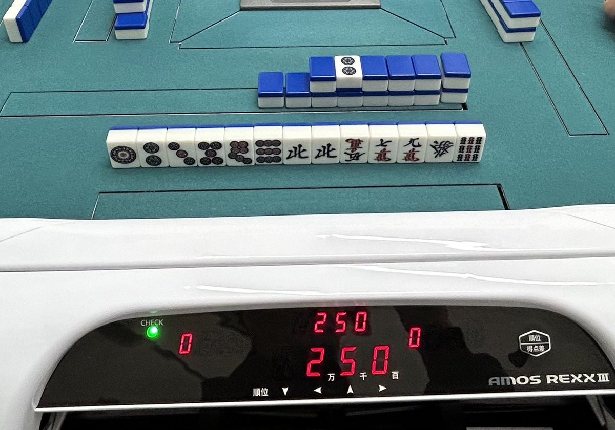 打ち初めは麻雀大会に参加しました！
結果はまさかの優勝🏆
お年玉もゲットしてとても良いスタートでした😊
決勝戦の親役満被りはヒヤッとしましたがなんとか逃げ切れて良かった笑

同卓の皆さんありがとうございました！