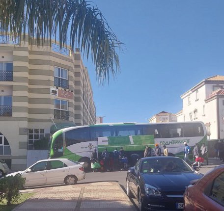 davidsantosvlog's tweet image. El Gobierno abre un hotel de 3 estrellas en Almería, para alojar dos autobuses llenos de inmigrantes ilegales: mientras tanto cientos de damnificados por la DANA, siguen viviendo rodeados de barro y escombros.