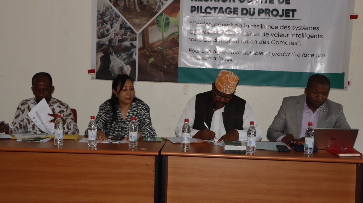 Première réunion du comité de pilotage du projet de chaînes de valeurs agricoles. Présentation et validation du plan annuel de travail et des documents stratégiques en présence du @PNUDComores et du Ministère de l'Agriculture.