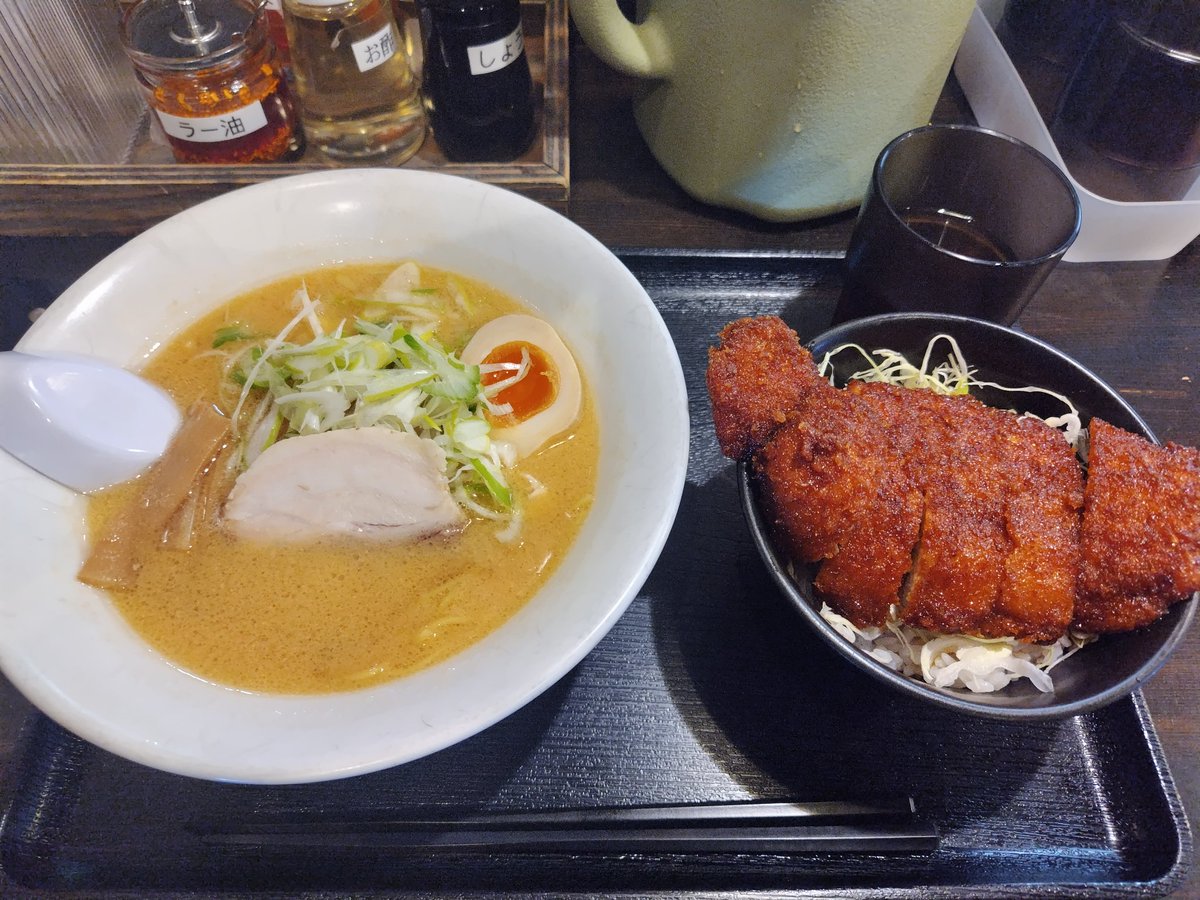 MikanzRf's tweet photo. 今日は五社神社へ初詣に行き、
交通安全のお守りを購入🥰
今年最初のラー活は、
はやたろうで味噌ラーメンを頂き、
諦めていた限定トミカも無事に購入できました👍
#ロードスター
#ラーメン
#トミカ
#ミニカー https://t.co/Avlg2sLFoV