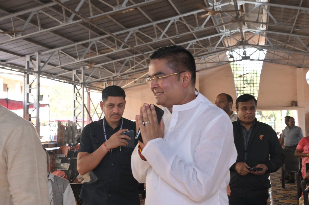 Rikesh_SenBJP's tweet photo. आज 2 जनवरी को भिलाई के सेक्टर 8 में केरला समाज के सदस्यों के साथ भारतीय समाज सुधारक श्री मन्नथु पद्मनाभन पिल्लई जी की 148 वीं जयंती पर "मन्नम जयंती" मनाई। नायर सर्विस सोसाइटी के संस्थापक श्री पिल्लई ने सामाजिक समानता और समृद्धि के लिए अतुलनीय योगदान दिया। उनके आदर्श और दूरदृष्टि समाज में प्रेरणा के स्रोत बने हुए हैं। आज इस विशेष दिन पर उनके योगदान को नमन करते हुए उनके विचारों को साझा किया।  

#MannamJayanthi #SocialReformer #KeralaCommunity #EqualityForAll #MannathuPadmanabhan