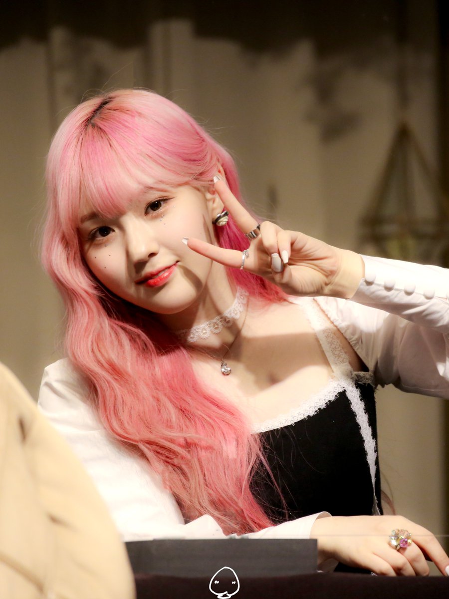 ᴘᴇᴀᴄʜʏ tweet media