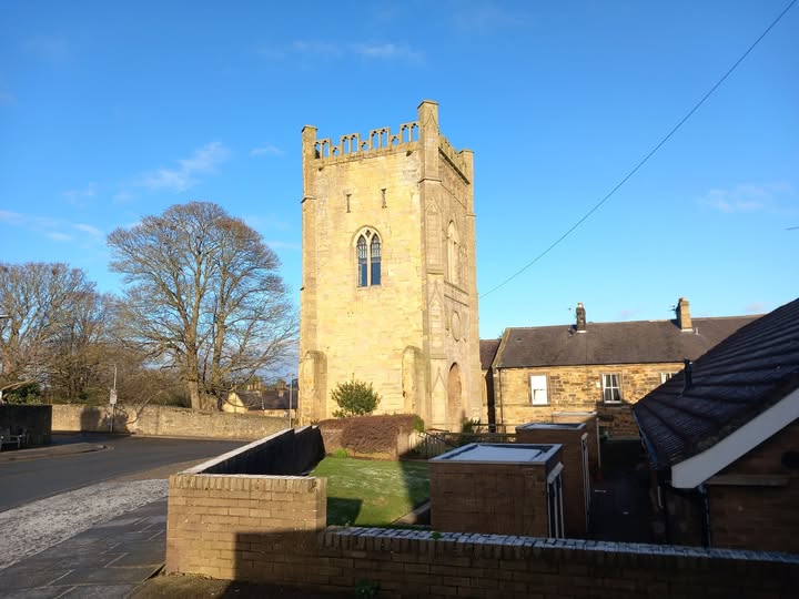 Taking advantage of temporary blue skies over Alnwick to take pics for an upcoming piece in The Northumbrian magazine on the course of the old town walls. <a href="/alnwickgazette/">Northumberland Gazette</a>  <a href="/AlnwickCivicSoc/">Alnwick Civic Society</a>  <a href="/AlnwickCinema/">Cinema at The Playhouse</a> <a href="/bailiffgatemuse/">Bailiffgate Museum & Gallery</a> <a href="/2northumberland/">Visit Northumberland</a> <a href="/VisitAlnwick/">Visit-Alnwick</a>  alnwickmasoniccentre.com