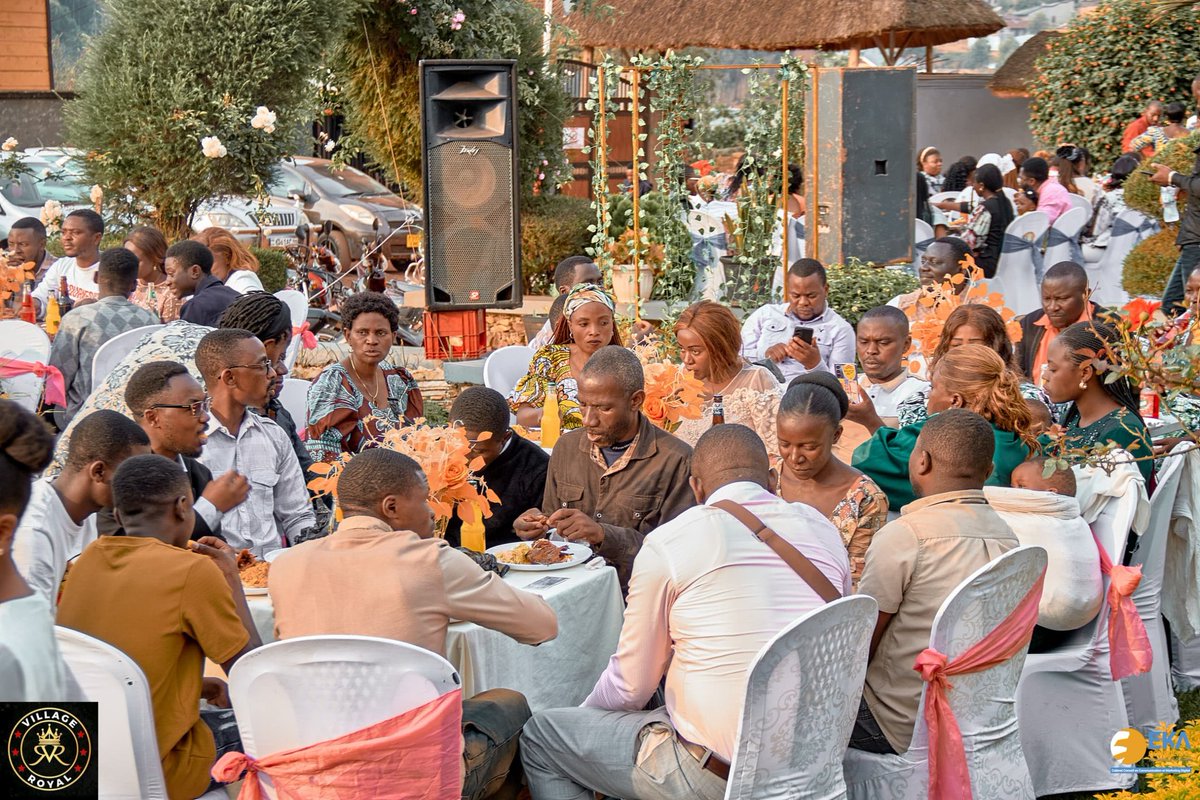 villageroyal's tweet photo. Le restaurant Village Royal de Butembo vous remercie d’être venus fêter le Nouvel An chez nous. Votre présence nous a fait très plaisir. Merci pour votre amitié et votre soutien. Nous serons heureux de vous revoir bientôt.

Bonne année à tous ! https://t.co/52lbmsFotF