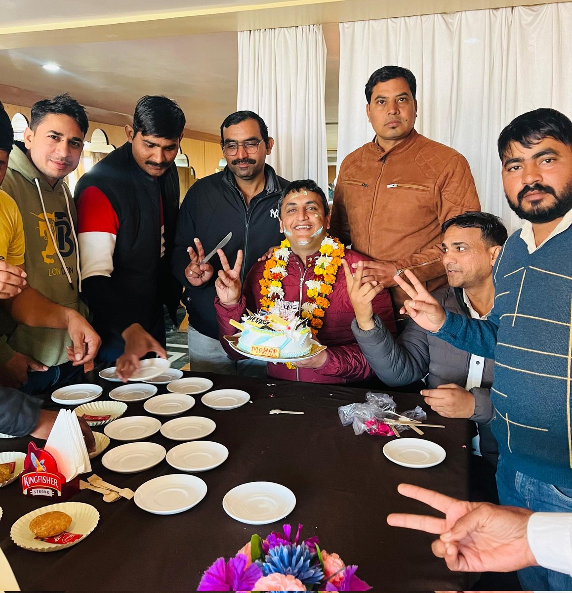 me_moharsingh's tweet image. आज मेरे जन्मदिन पर मेरे प्यारे साथियों द्वारा #होटल_राजविलास_पैलेस_बीकानेर में #भव्य_पार्टी का आयोजन करके खास बनाया। आप सभी का बहुत बहुत धन्यवाद एवं आभार। 💐💐🙏🙏🌹🌹