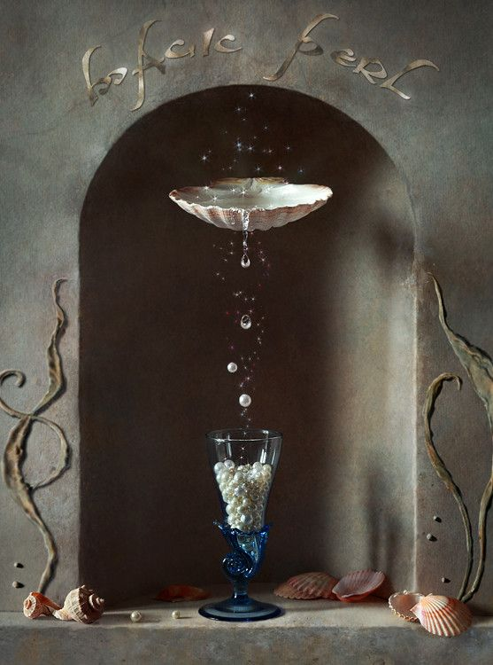 ilargioracle's tweet image. A las #perlas se las ha asemejado a las gotas de lluvia que imparten humedad y renovación a la tierra. 
La perla evoca lo que no se puede expulsar, la semilla del sufrimiento que recoge material vivo para revelar, con el tiempo,su significado hecho de perlas💧

#ilargioracle #art