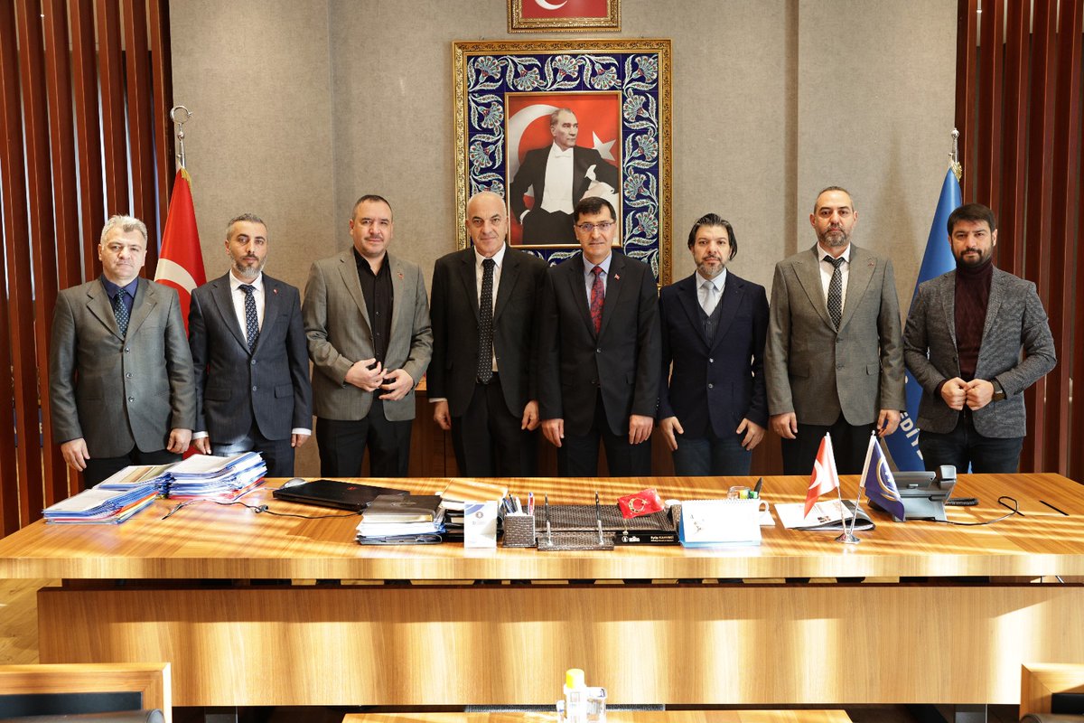 Bugün, Kütahya Gazeteciler Birliği Yönetim Kurulu Üyeleri olarak Kütahya Belediye Başkanı Sayın Eyüp Kahveci’yi makamında ziyaret ettik.  
#Kütahya #GazetecilerBirliği #KütahyaBelediyesi #EyüpKahveci