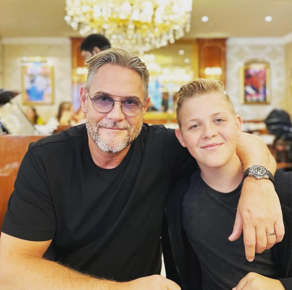 varbian12's tweet image. Papa love you so much