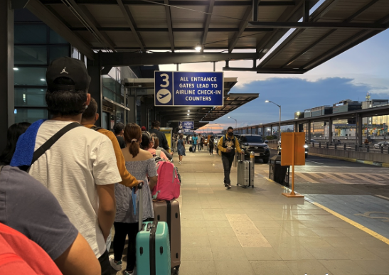 jdignosaur's tweet photo. @newnaiaph  Sana po alisin niyo na po ung security na nagccheck ng passport at ticket dun sa entrance ng Terminal 3. Bakit ganun eh, meron namang verification during check-in. Ang haba kasi ng pila dun sa entrance. Wala namang ganyan sa ibang bansa. Dagdag hassle sa may bagahe. https://t.co/rUMwFJxEfB