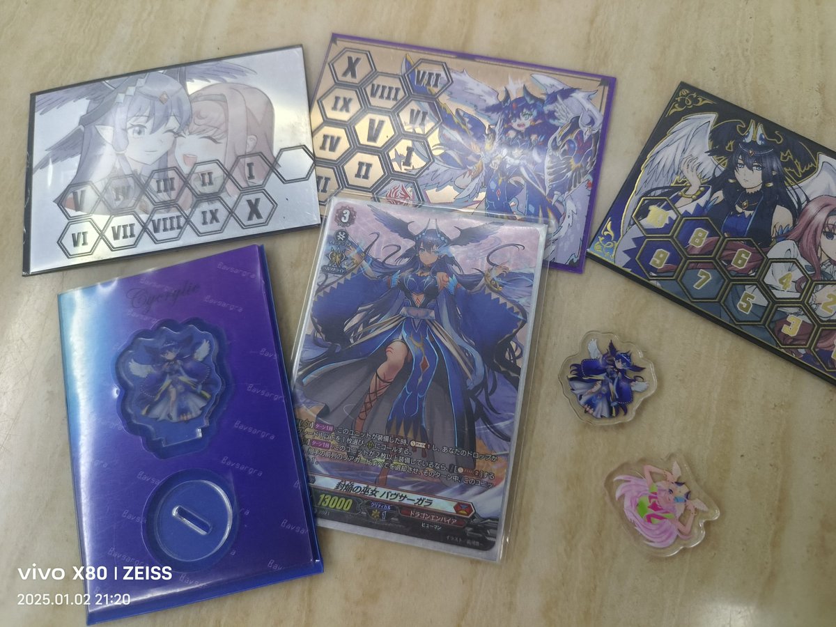 TANCYUAN1's tweet photo. @Rinne_Tooyama Glad to see more bav players around!!!

I'm a player from Malaysia and Bav is my first SD and i will never give her up. The acrylic in the pic is some energy counter i made myself and the crest above is made by my friend @my_metal_cards 

Hope we can have a fight one day! https://t.co/0KFALiRU2d