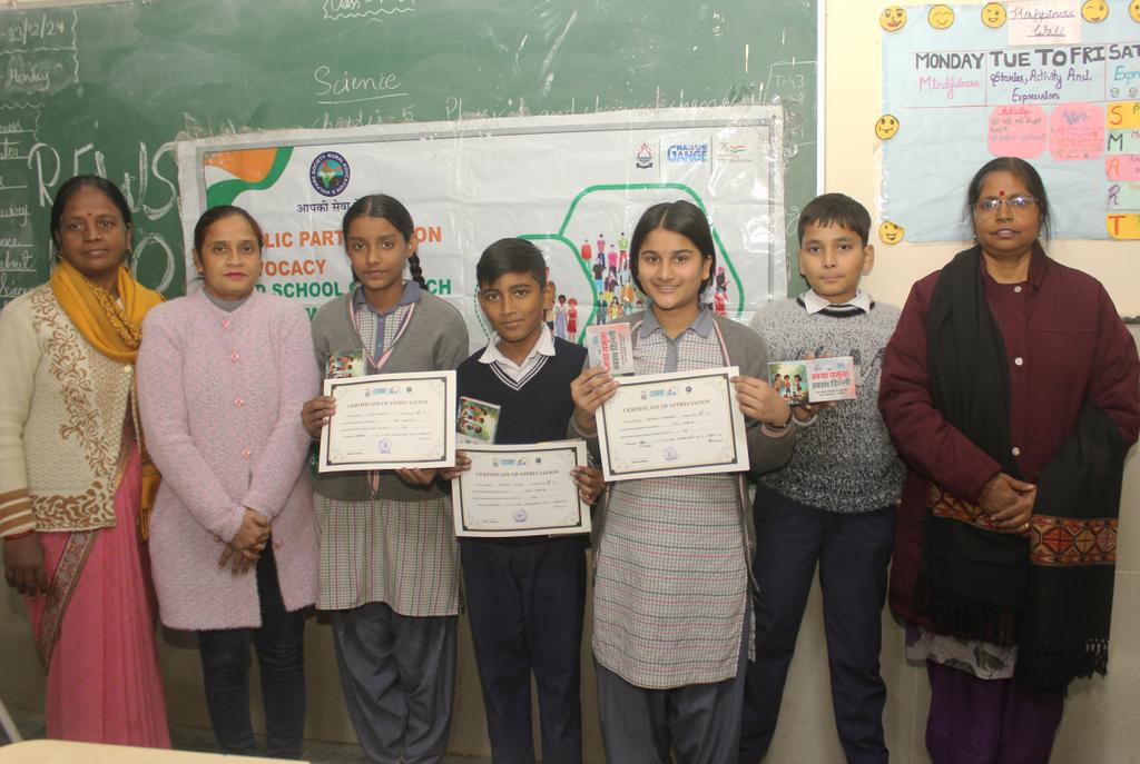 DelhiJalBoard's tweet image. !संरक्षण यमुना की सहायता आपकी!
डीजेबी ने अपने सहयोगी एनजीओ @OrgRews के साथ मिलकर एसबीवी नंबर 3, मदनगीर में &apos;यमुना की पाठशाला&apos; का आयोजन किया। इस कार्यक्रम में निबंध लेखन प्रतियोगिता के माध्यम से बच्चों को यमुना संरक्षण के महत्व के बारे में जागरूक किया गया।
#DjbOnMissionMode #DJB4U