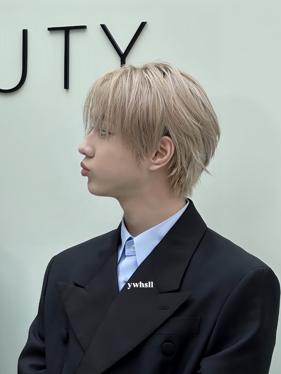 ywhsll's tweet photo. 250102 PRADA BEAUTY 
😌👄
#JUNGWON #정원 #梁禎元 #ENHYPEN #엔하이픈 https://t.co/hg91tNZ8zU
