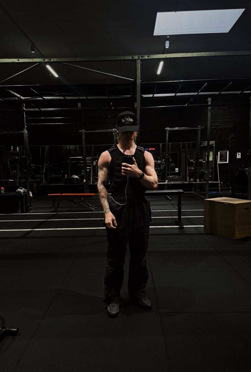 Straight back to it. What’s your excuse this time? Later? Tomorrow? What are you waiting for? Let’s get to f%ck!ng work 🤝🏼