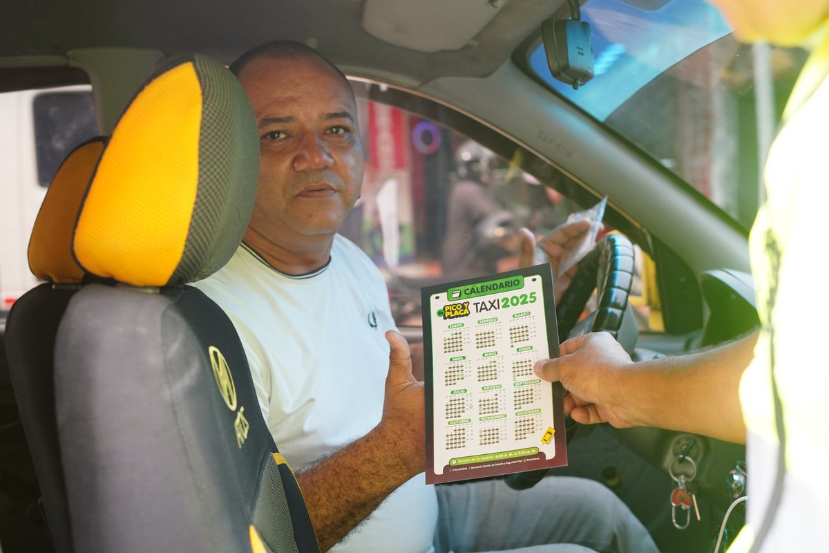 🗓️Realizamos entrega de calendarios de pico y placa para taxis de 2025.

🚕Te invitamos a tener en cuenta la medida en este nuevo año, acatar las recomendaciones de nuestros orientadores y respetar las normas de tránsito. 

🔗Mas info aquí bit.ly/4iZOzFa