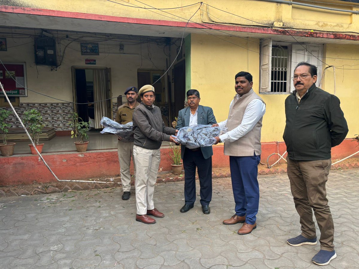 copper_ltd's tweet photo. Under Wildlife Conservation Plan of ICC Mines, 250 woollen jackets were provided to Jamshedpur Forest division and Dalma wildlife sanctuary.

Shri Shyam Sunder Sethi, ED & Unit Head, ICC, and Shri Shaba Alam Ansari, IFS, DFO, Jamshedpur, distributed the woollen jackets amongst the Forest Guard and Quick Response team on dated 02.01.2025.

@MinesMinIndia 
@kishanreddybjp 
@satishdubeyy
