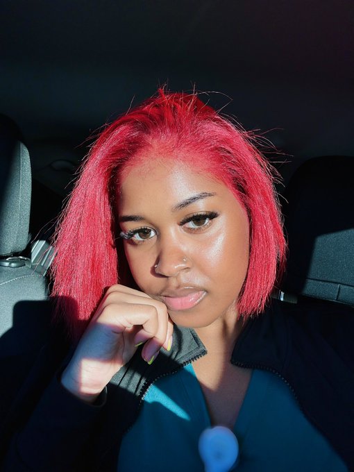 Watch Poison Ivy 🥀's leaked NSFW photo on TwXstars