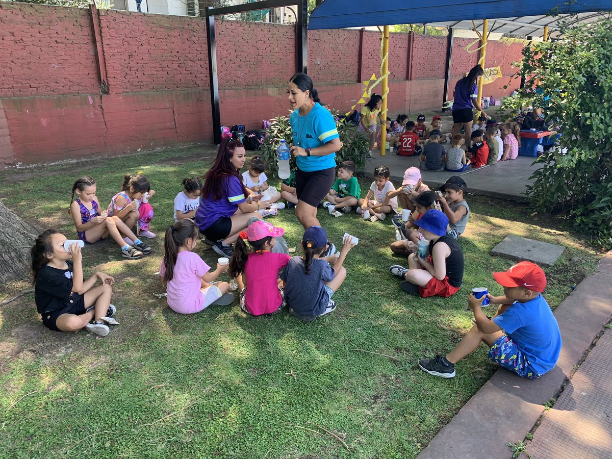 DeportesBA's tweet image. Los chicos y chicas de las #Colonias del poli #Dorrego compartiendo el primer desayuno