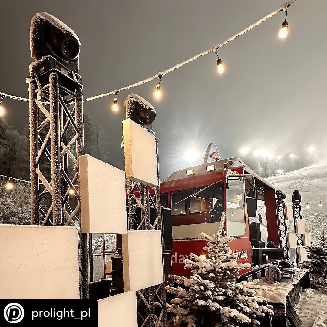 Robelighting's tweet photo. Hitting the slopes &amp; overcoming the winter snow for a NYE celebration at Kolej Gondolowa Jaworzyna Krynicka S.A. with a rig using @Robelighting #iPAINTE luminaires provided by Dominik Hałgas from Fabryka Imprez.

#robelighting #robeinnovation #fabrykaimprez @PROLIGHT_PL https://t.co/l9bGEfFrJu