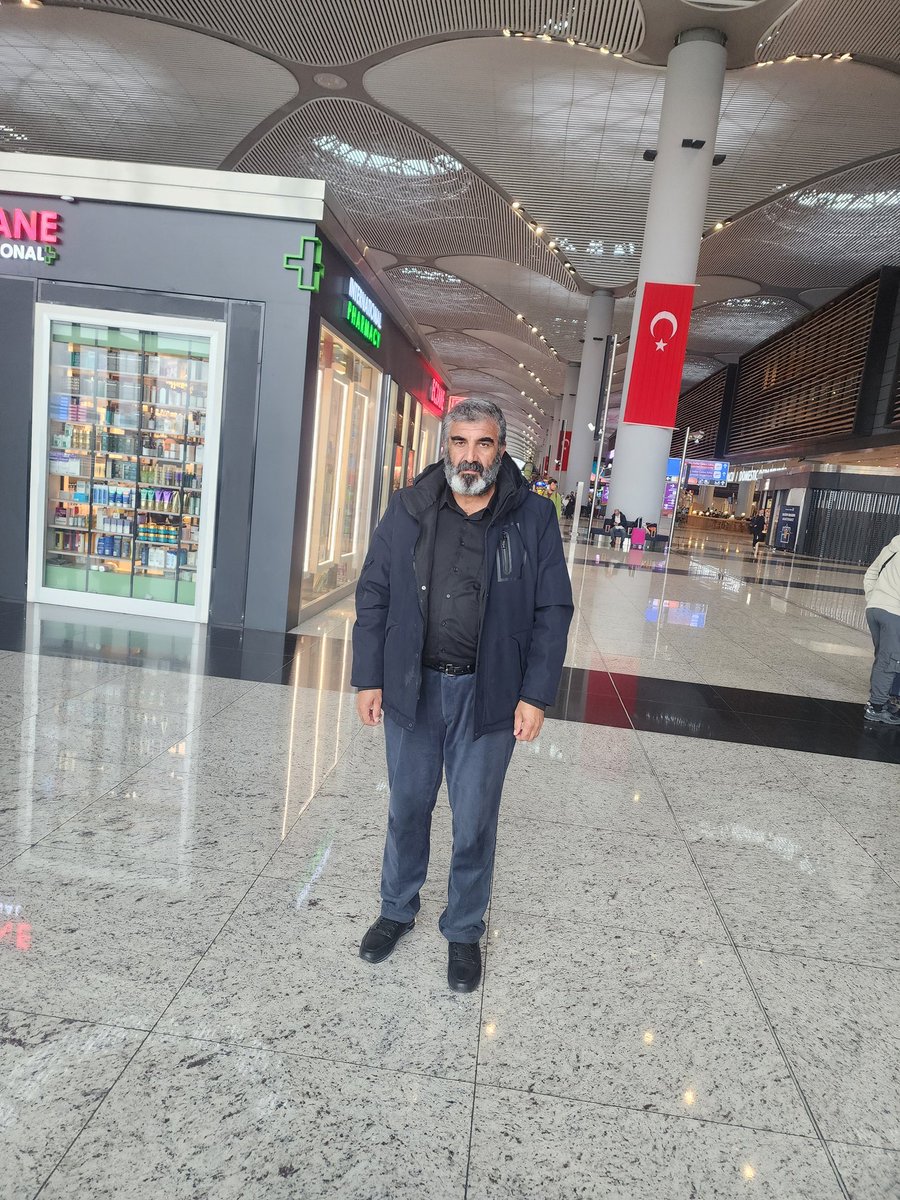 Bu öyle bir baba ki gece gündüz demeden kızı için mücadele ediyor bu öyle bir baba ki bütün Türkiye'yi ve bütün dünyaya sesini duyurdu kızının katil ve katilleri bulunsun diye kızının sesi duyulsun diye değerli abim Nizamettin kabaiş bütün ülke bütün vicdanlı insanlar  tek ses