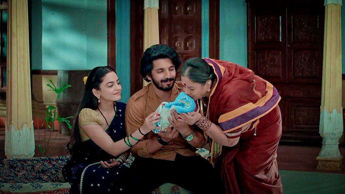 kshxspeaks's tweet photo. Even though it was a dream, just look at #SaChi with their baby!🤏🏻😭❤️🧿

• #UdneKiAasha #KanwarDhillon #NehaHarsora • https://t.co/DNcR0reP1m
