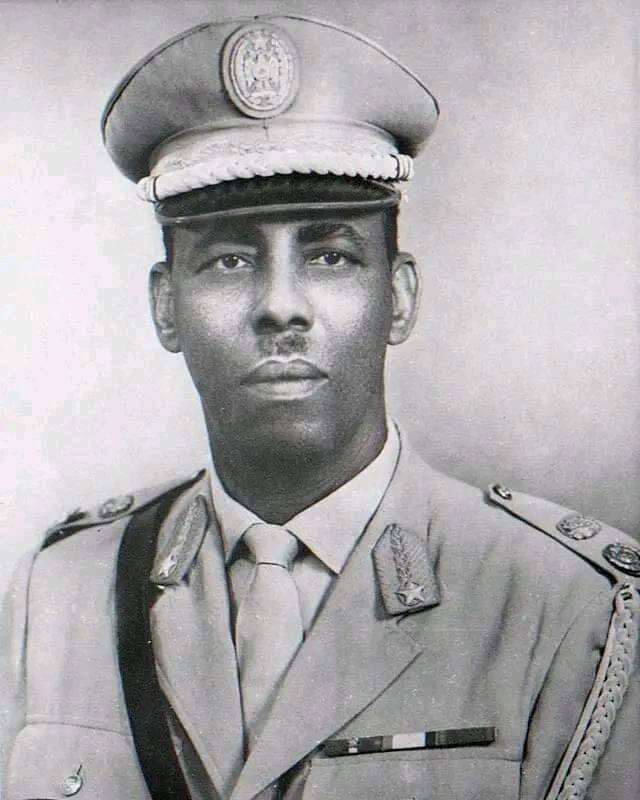WaberiSaid49342's tweet image. #ALLAH ha-u naxariistee ,  maanta oo kale sannadkii 1995-kii ayuu #Ifka ka hoyday 

Intii uu xilka hayay , #Hanka ummadda somaliyeed wuxuu joogay

"Qabri daharre anaa iska leh"

Maanta-na #Xeebihii somaliya ayaa muran ku jira

#Dal iyo #Dawlad mid-na kaa-ma dambayn