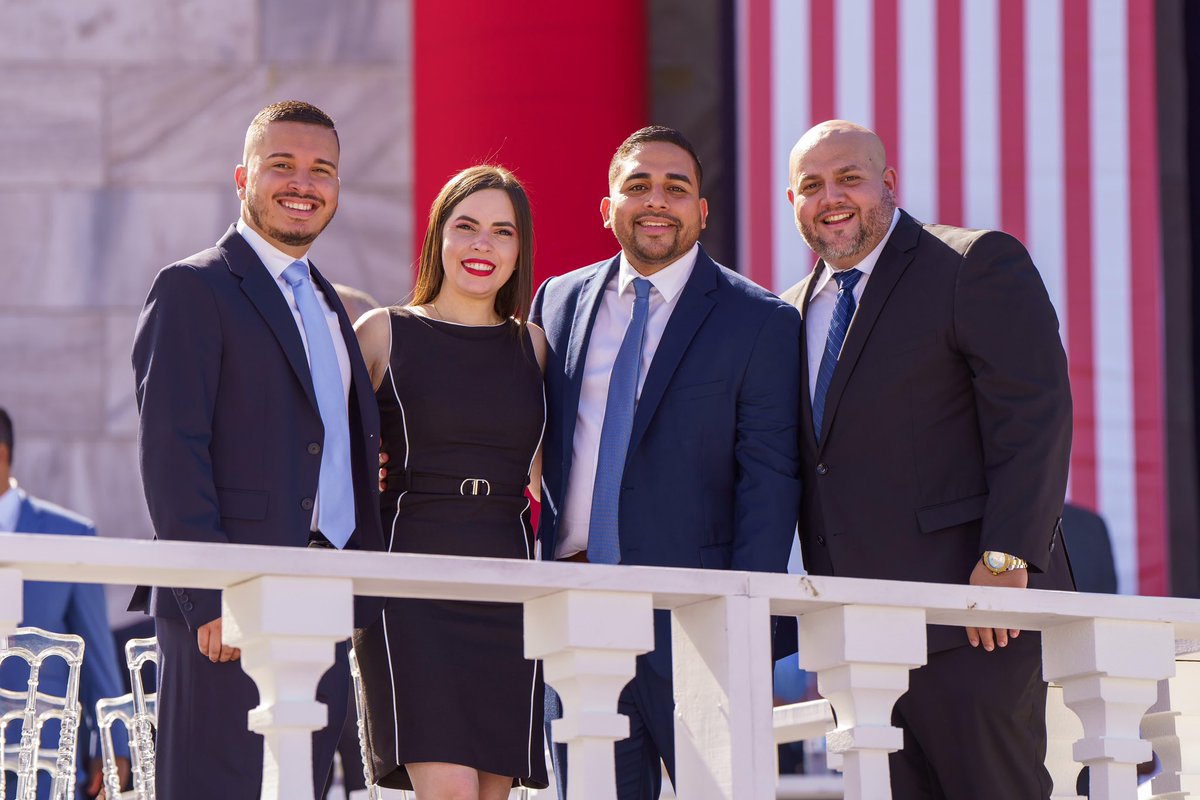 KekaKeishla's tweet photo. Siendo parte de la historia, toma de posesión de nuestra Gobernadora @JGO_2024 . Acompañada de mi representante @CheitoSJ3 y mis senadores @wilmerreyespr y @jeirosapr. https://t.co/j7axLNNKrq
