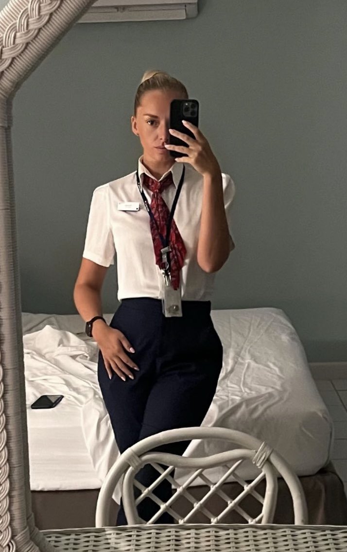 50 Re-Posts for this BA hostess to strip down to her bikini.. GO!! 👙👀