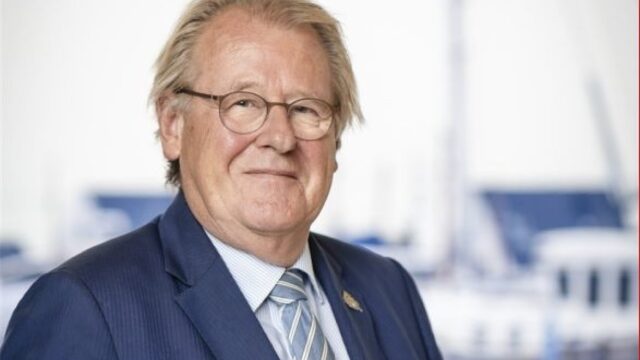 'De verlichte, zogenaamd bevrijde mens, verzuipt in de eindeloze zee van zijn vrijheid.'
In CDV interview met CDA'er Jaap Smit over behoefte aan leiderschap en de waarde van een volkspartij, waar mensen vanuit verschillende flanken elkaar zoeken en vinden.
tijdschriftcdv.nl/inhoud/tijdsch…