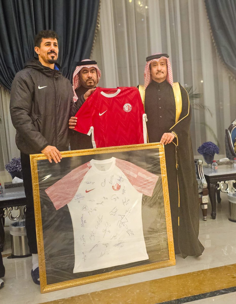 ALIHALSADA's tweet photo. سعدت باستضافة الأخ العزيز رئيس نادي الشمال الرياضي السيد إبراهيم بن عبدالله السادة بمجلسنا في مدينة الرويس ومعه الجهاز الفني والإداري وابنائنا من اللاعبين.
#قطر
#الرويس https://t.co/qS5wKwXeKH