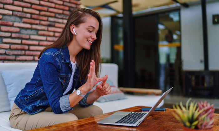 applause's tweet image. “Applause has really guided us throughout the whole journey, making sure we get it right. They&apos;re there with resources, hands on support, office hours for designers...” Watch the video to hear more about #AccessibilityTesting and #UX research for Cisco. bit.ly/4gt04mu