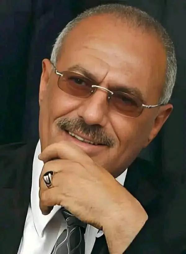 وسلاماً عليك حين تمر ببالي ويرتجف لك القلب إجلالً وسلاماً حين تغتال عينيك روحي بلا رحمة أو غفران
#راغب_عمار
<a href="/magddd_1/">راغب عمار</a>